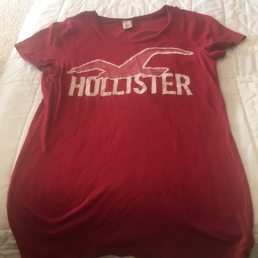 Hollister t-shirt.